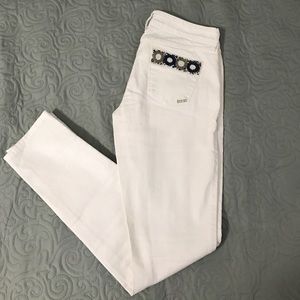 Never worn Guess White Skinny Jeans Size 25