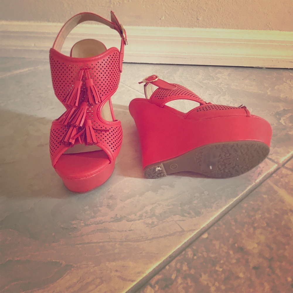 Wedges with cute tassels