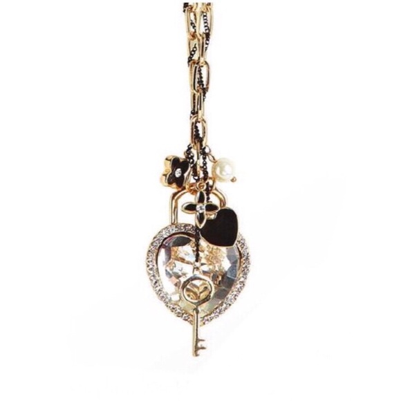 🚨SALE🚨 💛🔑 Heart & Key🔑 necklace NWOT - Picture 1 of 5