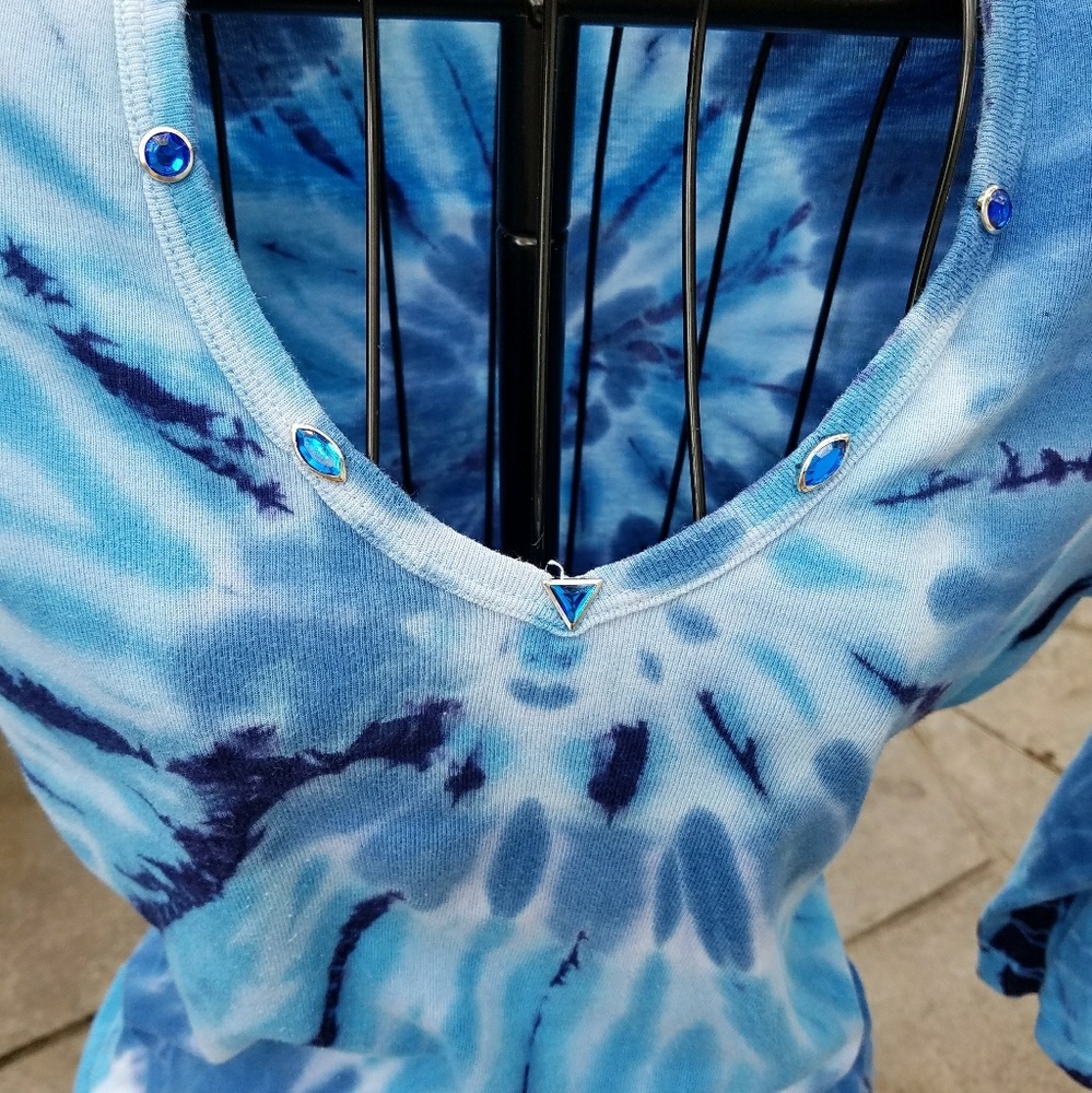 PRICE DROP Tryst tie-dye v-neck top.