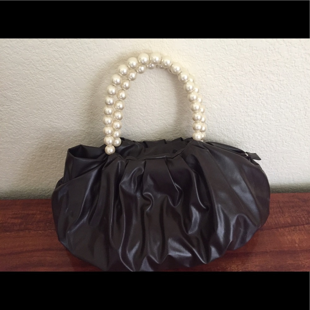 Super adorable hand bag