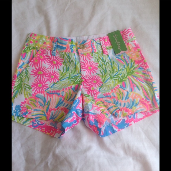 Lilly Pulitzer Pants - NWT Lilly Pulitzer Callahan shorts. Size 2