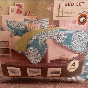 Bed Set- comforter, pillow, & 2 decorative pillows