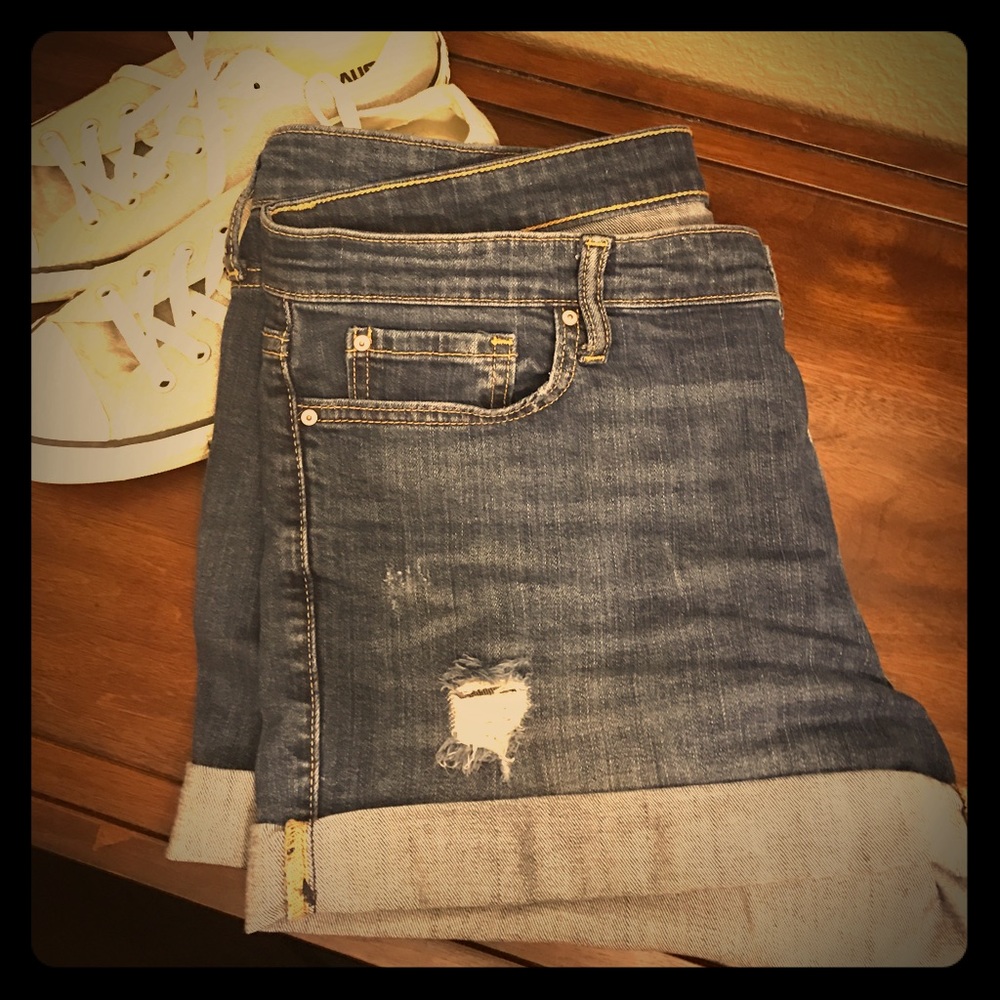 Gap Sexy Boyfriend shorts, amazing fit! 10/30