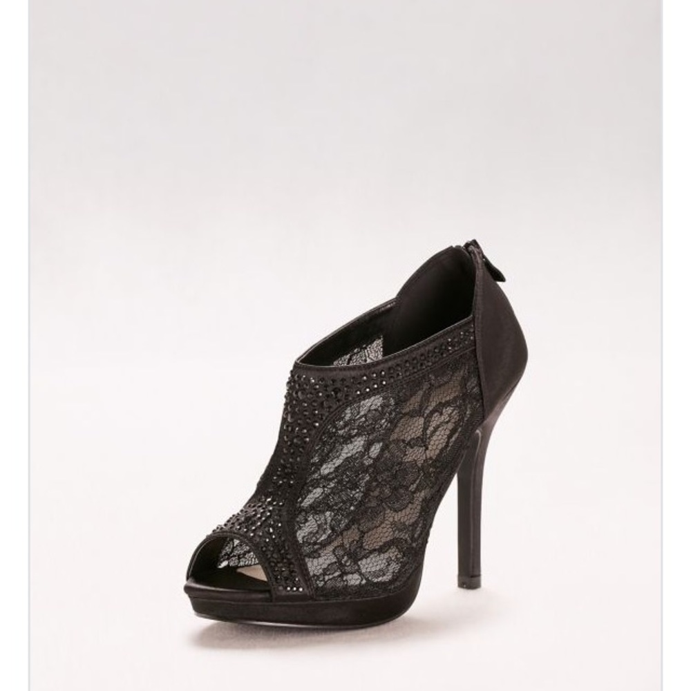 David's Bridal booties like new! Size 7.5