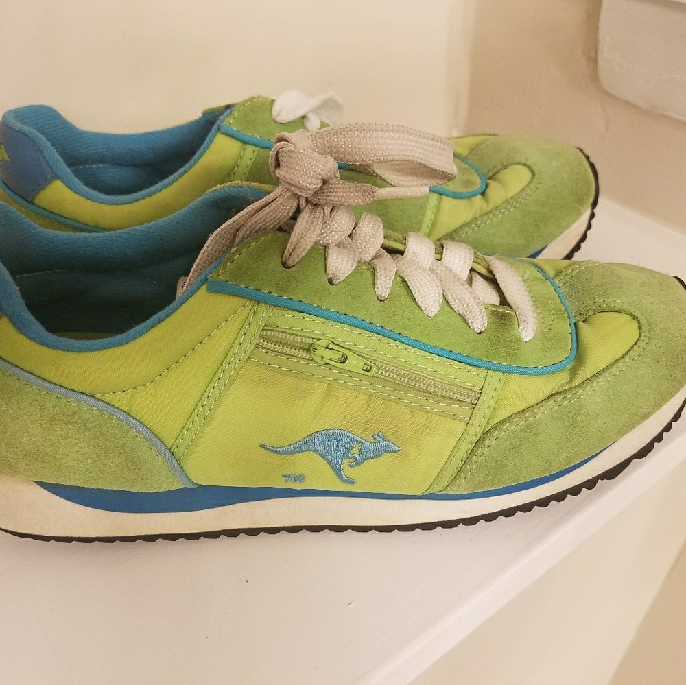 Kangaroo tennis shoes/sneakers