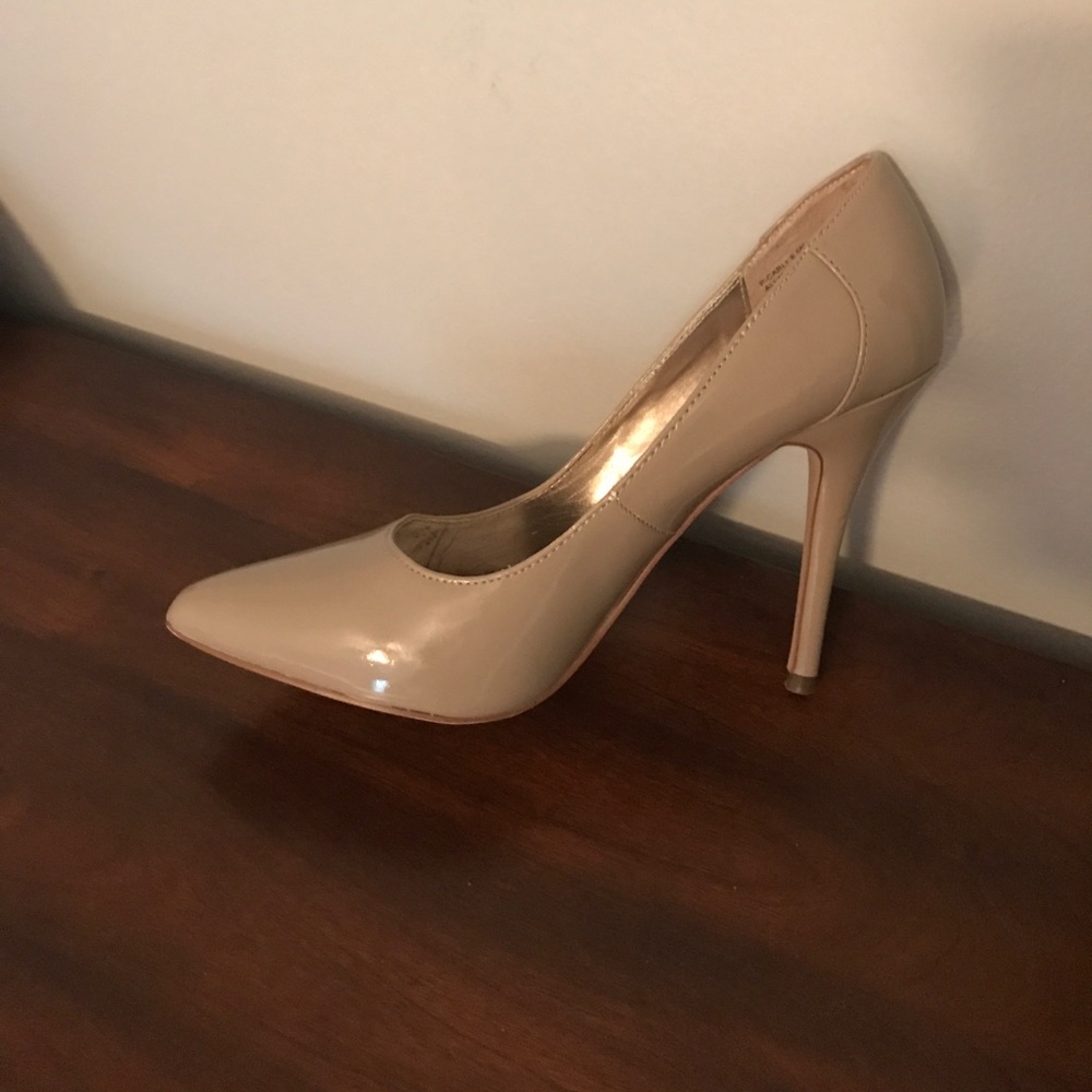 Neutral colored every day pump!