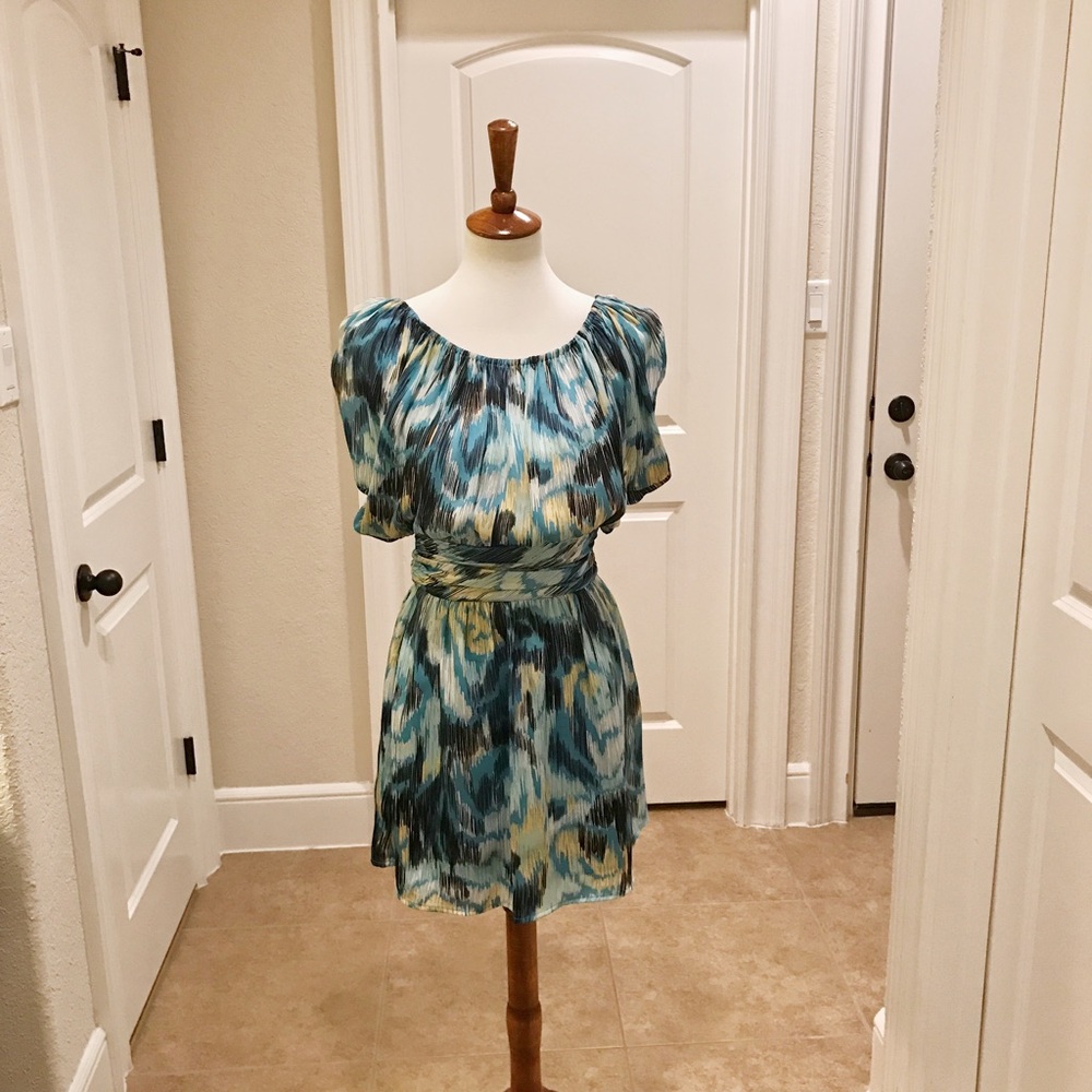 BCBGeneration flutter sleeve dress size 4