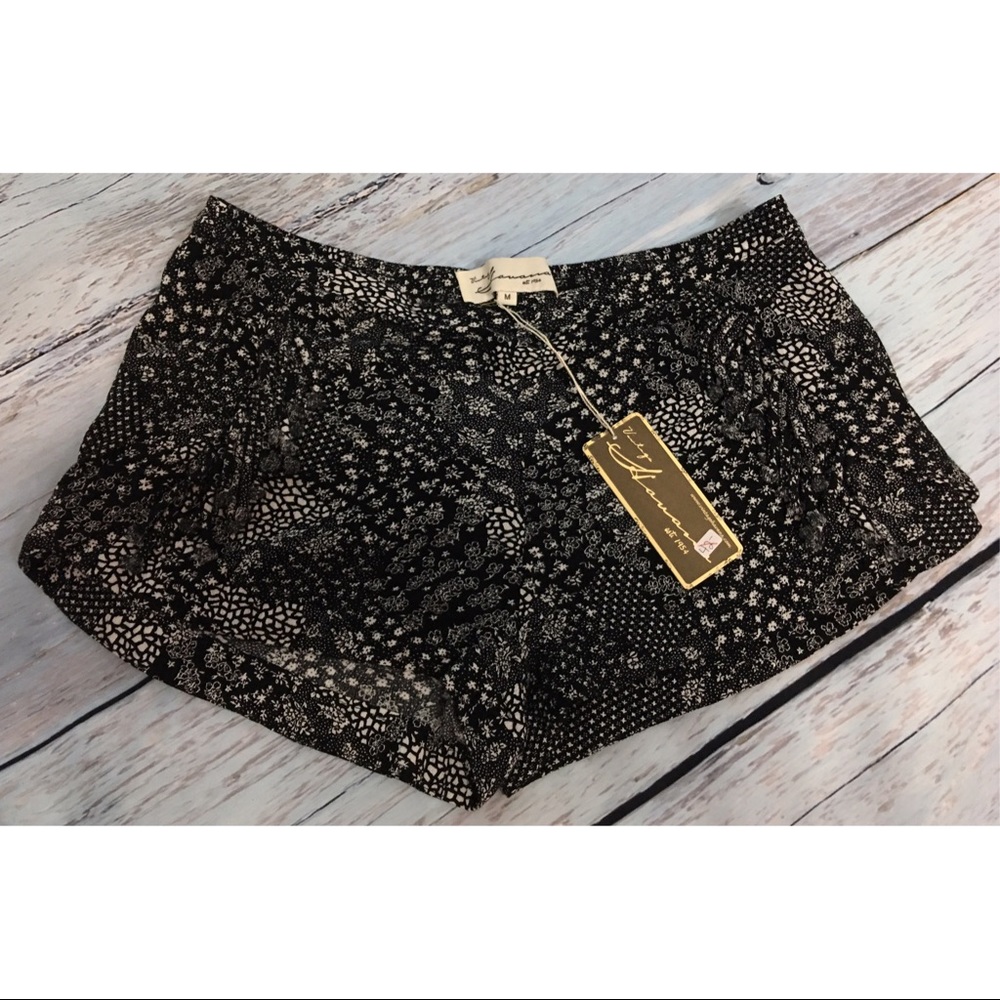 🥥 NWT Flowy Loose Fitting Shorts