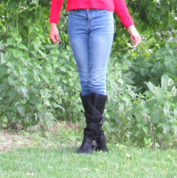 Black knee high boots - Picture 2 of 3