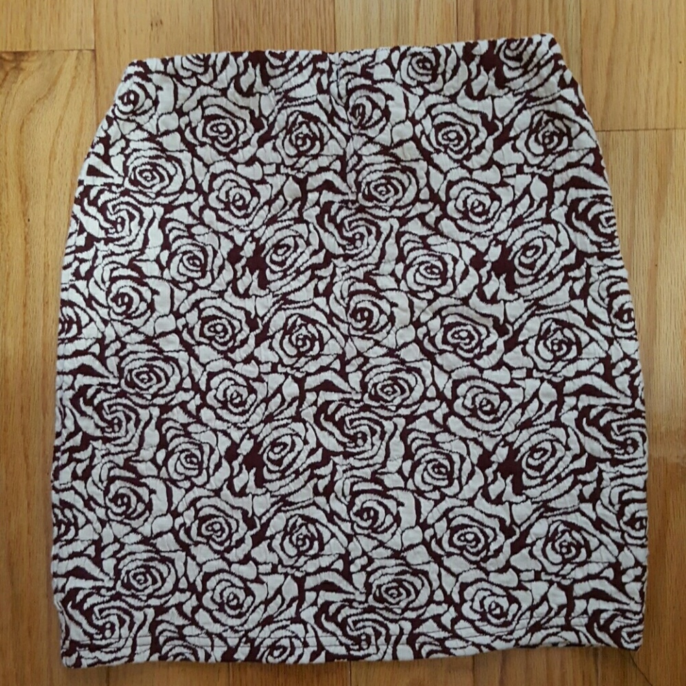 PRICE FIRM Stretchy Rose Mini Skirt NWOT