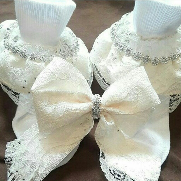Lace socks and matching bows