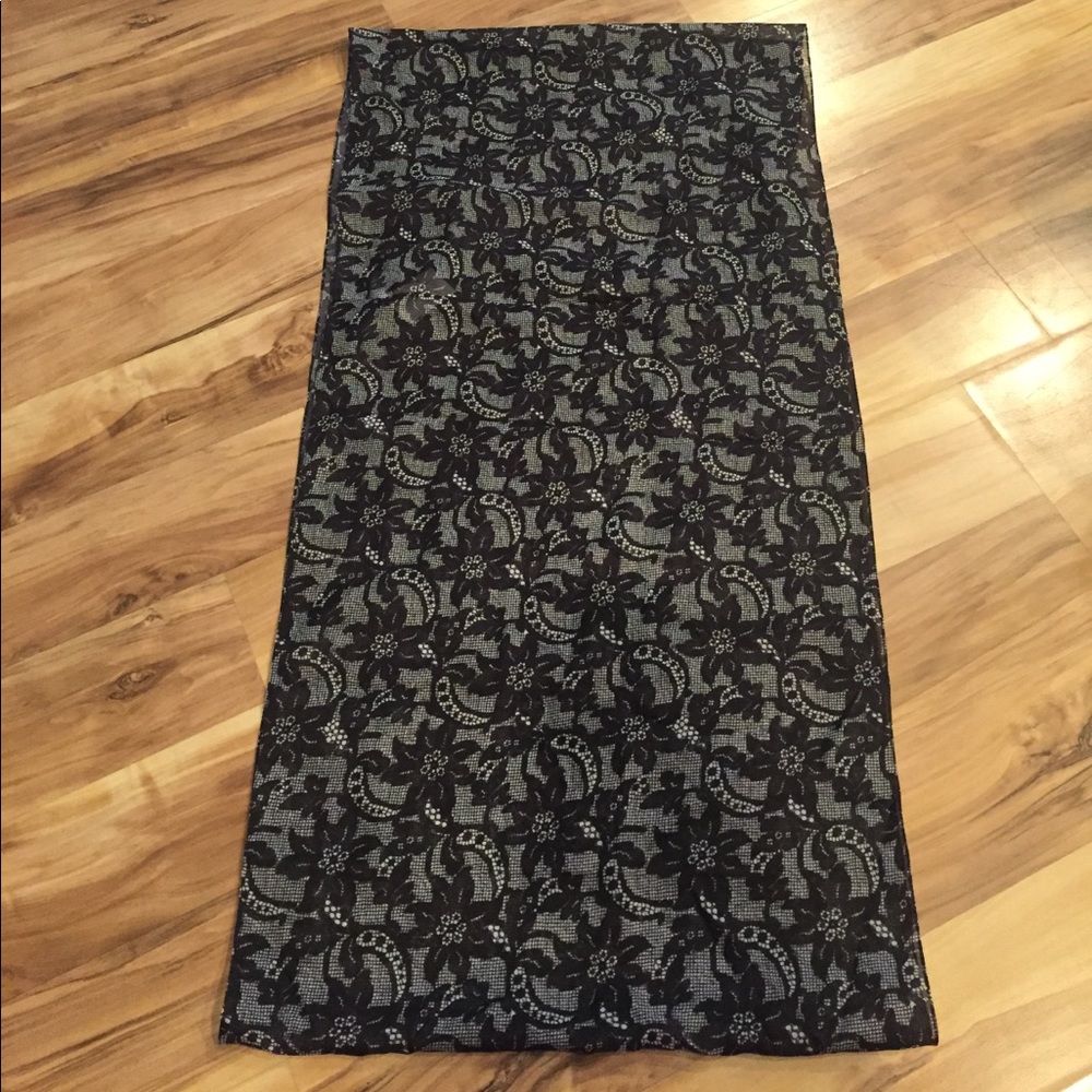 Lace look infinity scarf from Italy 🇮🇹