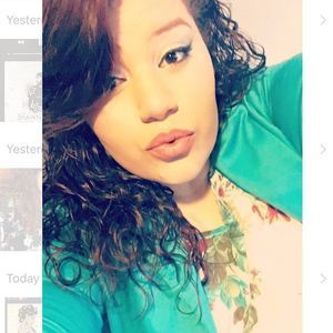 Meet your Posher, Annissa