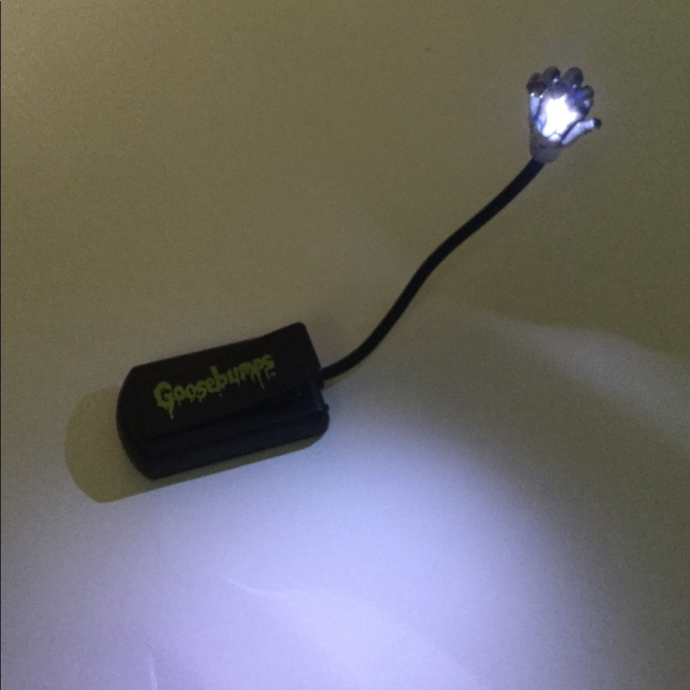 Rare Goosebumps clip on reading light!