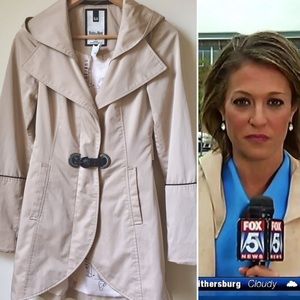 Trench coat | Hooded | Belted | Water resistant