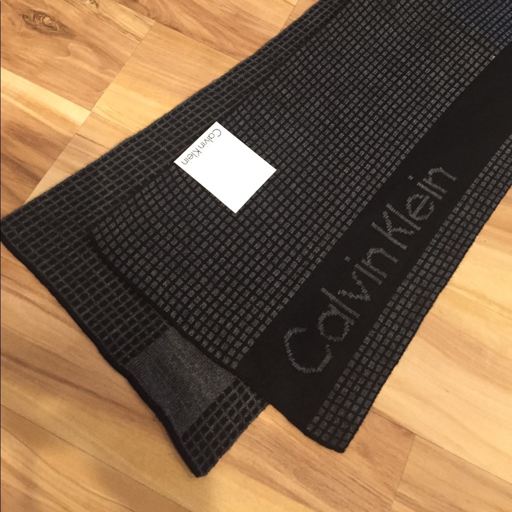 NWT CALVIN KLEIN MUFFLER/SCARF