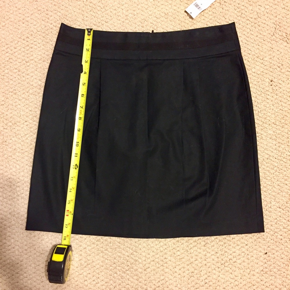 NWT Banana Republic SZ 6 black pencil skirt.