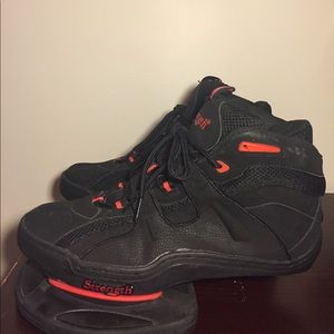 🚨Strength shoes size 12.5🏀🏈⚾️