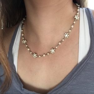 Necklace with pearls