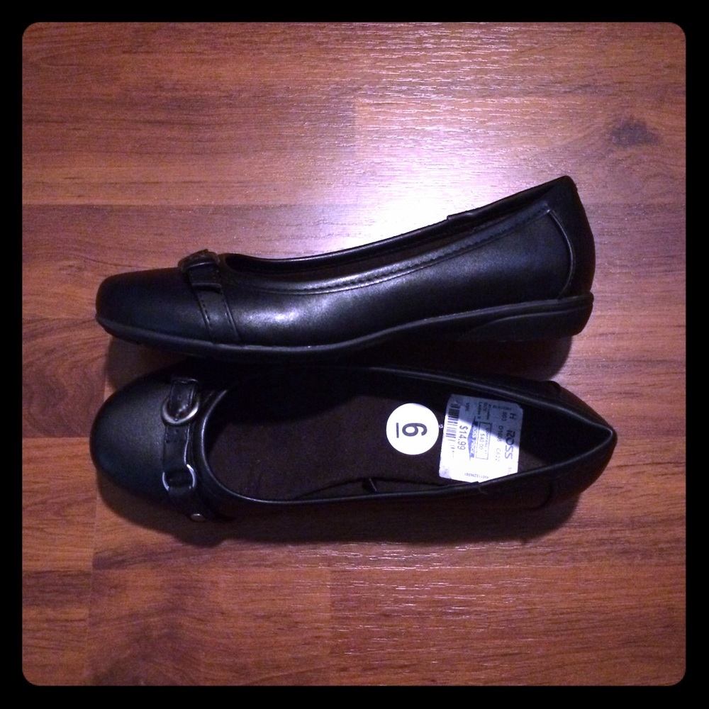 White Mt. size 6 black dress flats