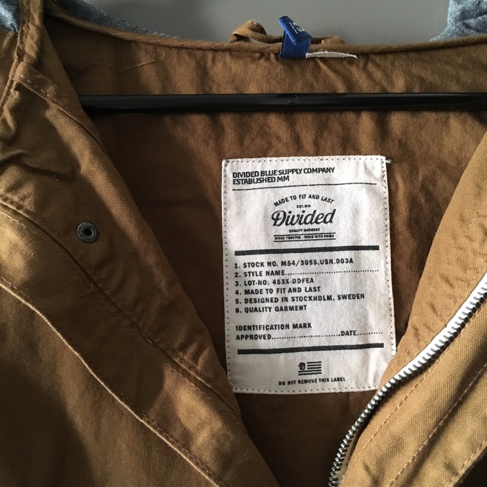 Divided Jacket with hoodie