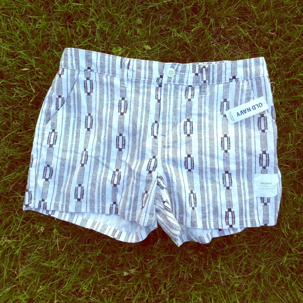 NWT Mini-Short Patterned Shorts