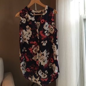 Sleeveless, flowy flowered top
