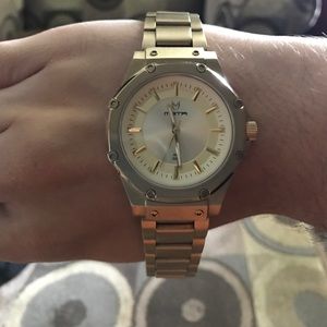 MSTR gold Link watch