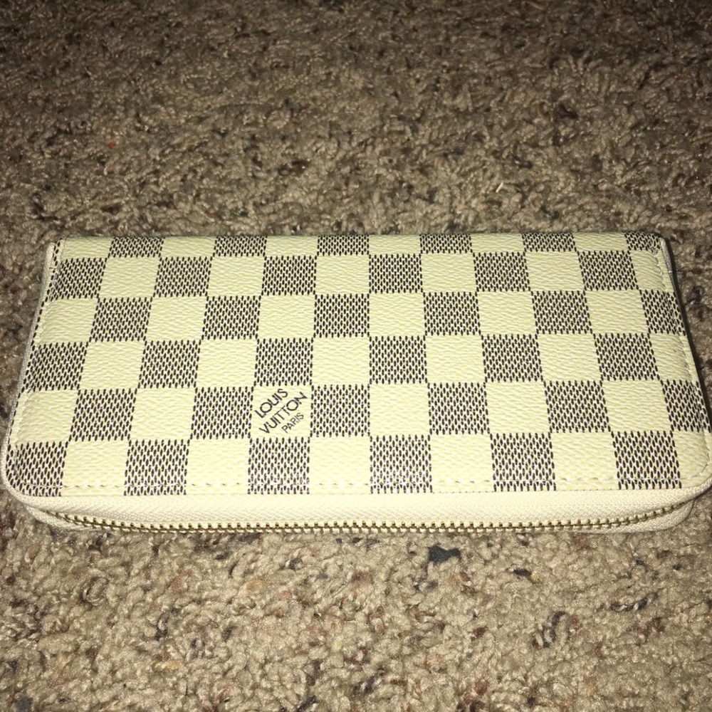 Louis Vuitton (Checkered) Wallet
