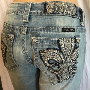 NWT Miss Me Rhinestone Signature Capri Cuffed