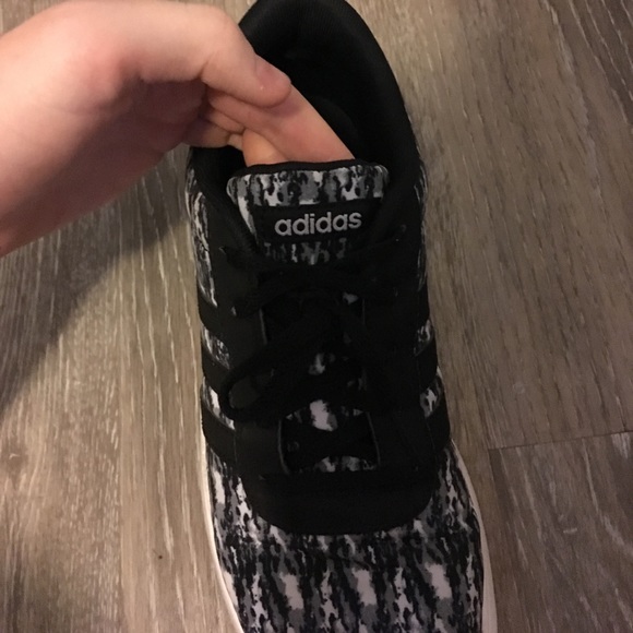 Adidas shoes - Picture 2 of 4