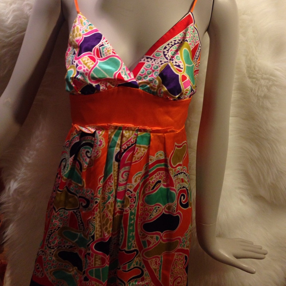 Single multicolor summer top. Size XS