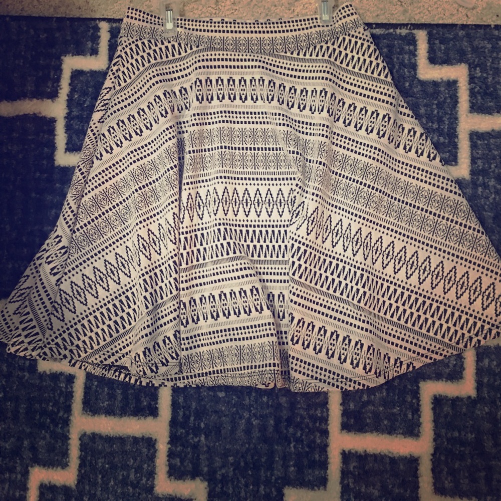 Printed mini skirt!