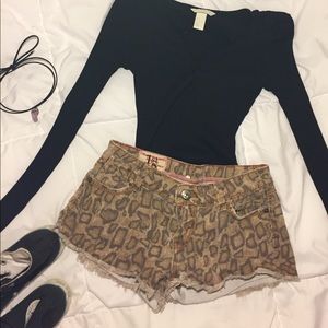 cropped shorts size 5🔥