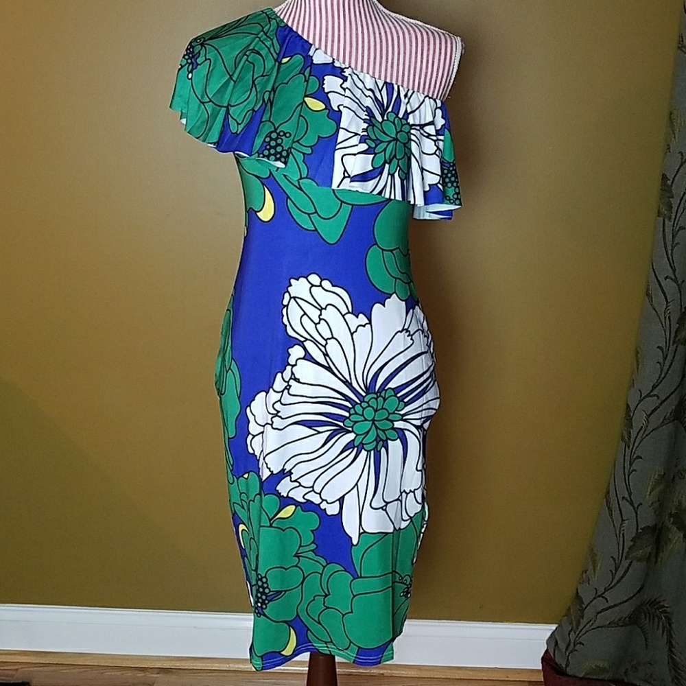 LAST ONE! Bold Floral One Shoulder Dress - Picture 2 of 3