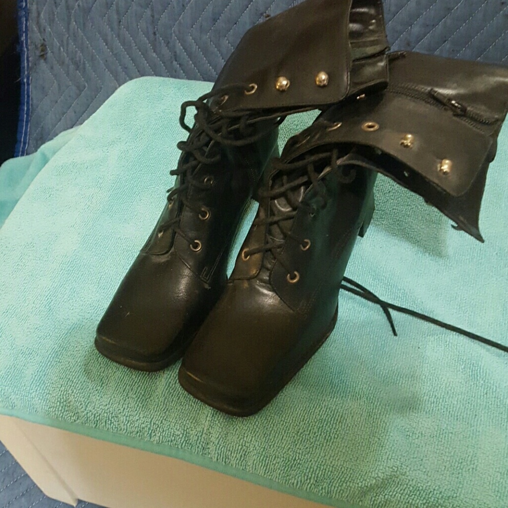 Ladies granny boots new never used out of the box