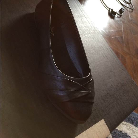 Black flats - Picture 2 of 2