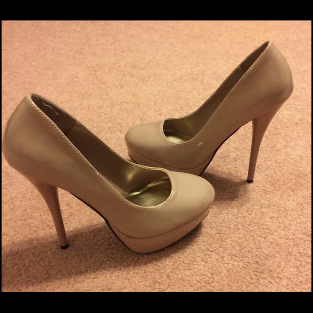 Nude, Round Toe Pumps