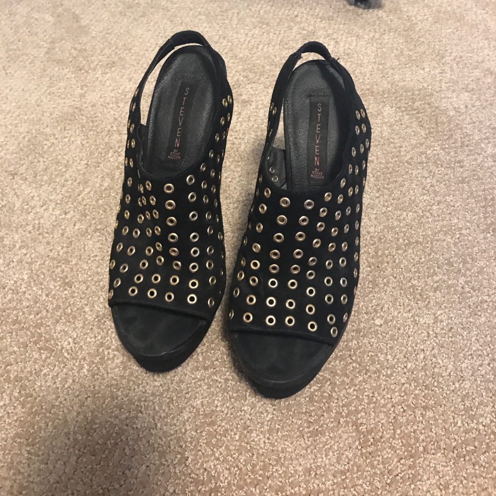 Black and gold Steve Madden heels