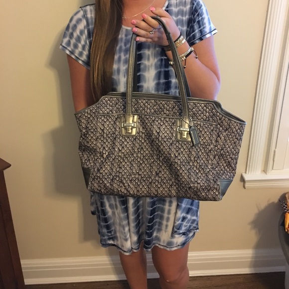 Coach Medium Satchel - Picture 1 of 4