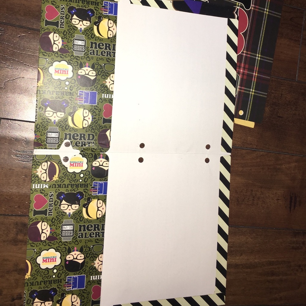 Folders - Picture 6 of 7