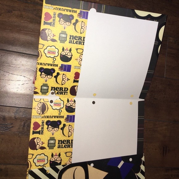 Folders - Picture 4 of 7