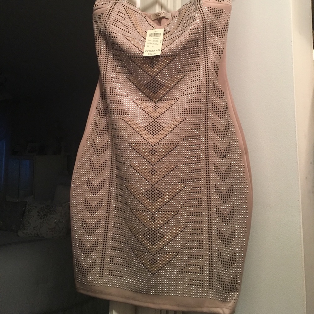 Dress - Picture 4 of 5