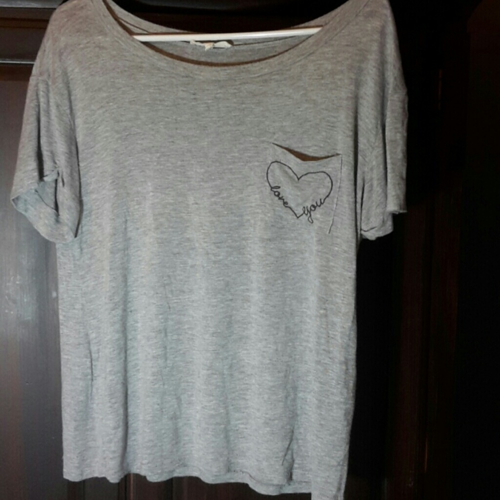 Gray t shirt