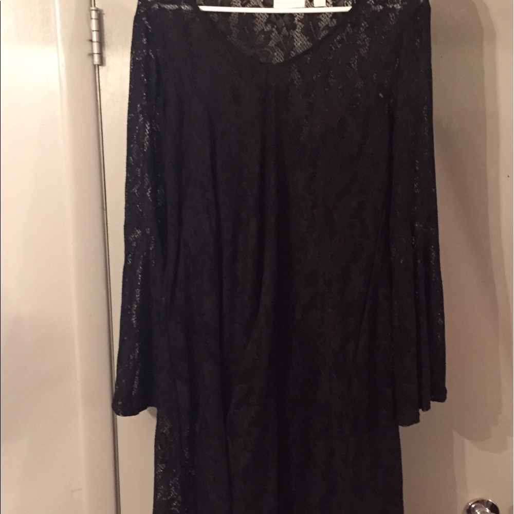 Lace bell sleeve dress