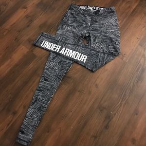 Black and white under armor spandex