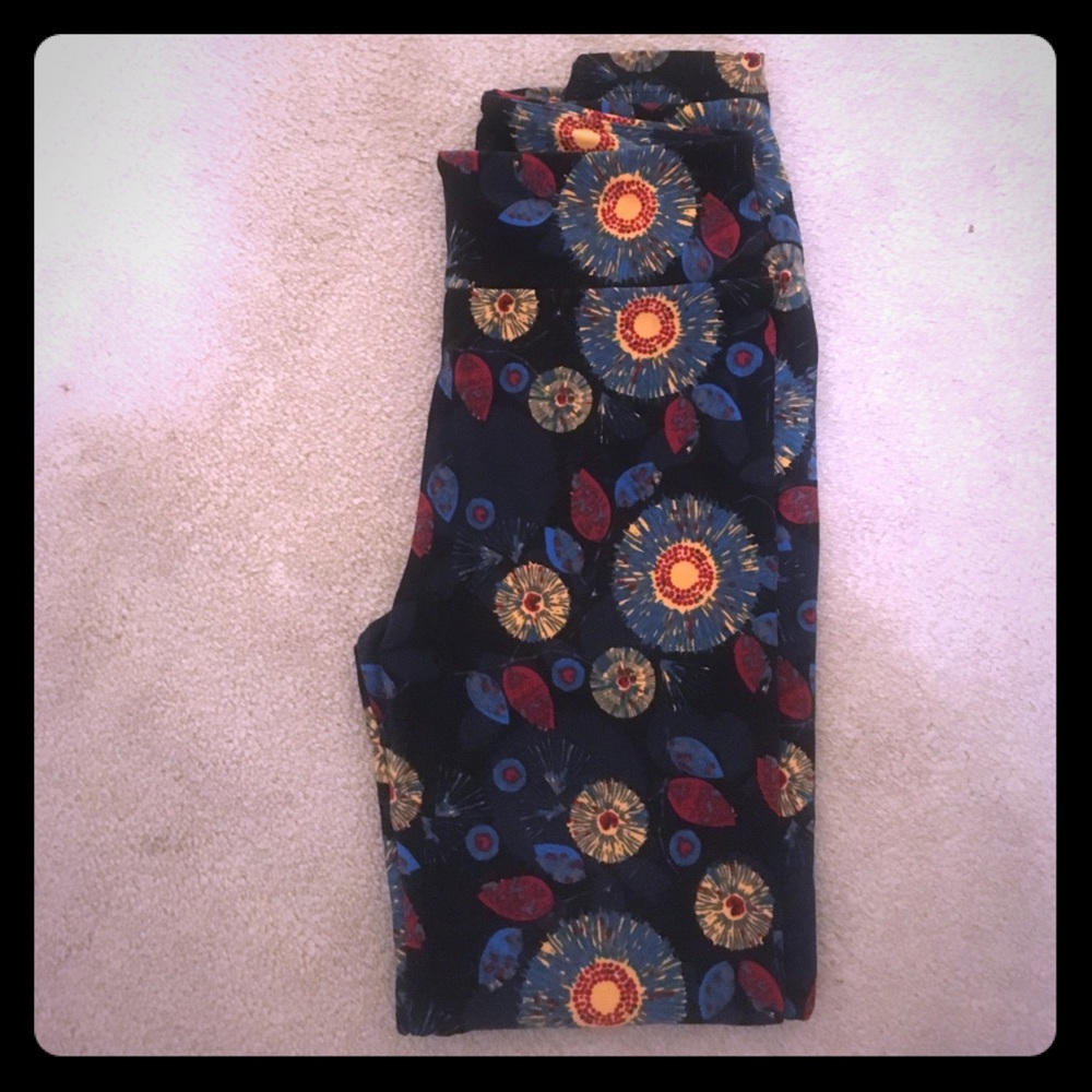 LuLaRoe OS leggings.