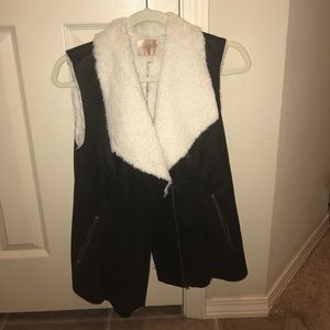 Black Sherpa Vest