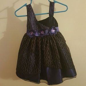 Gorgeous lace gown w/floral deco - Size 18 m